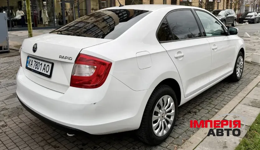 Skoda Rapid - фото 8