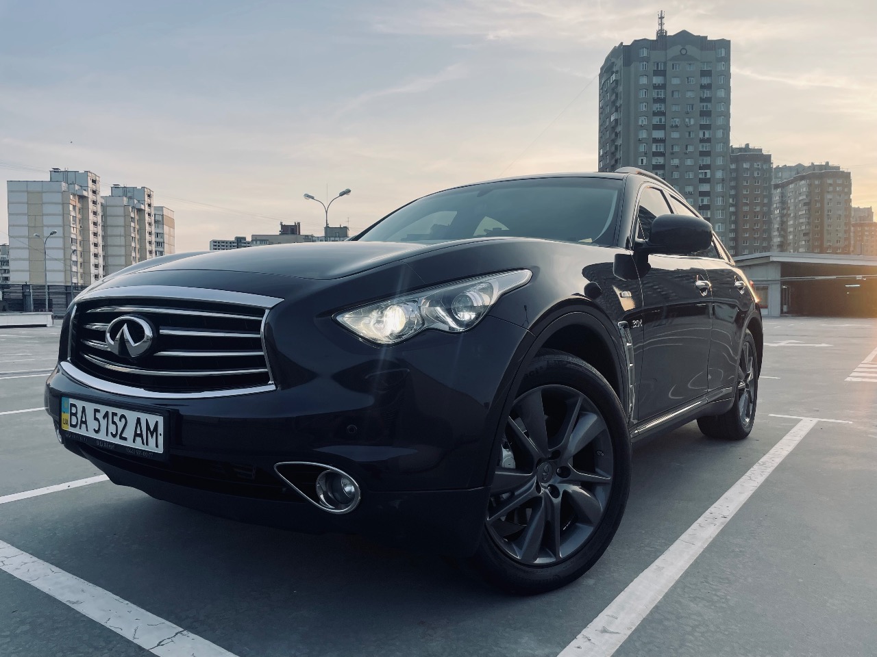 Infiniti QX70 - фото 1