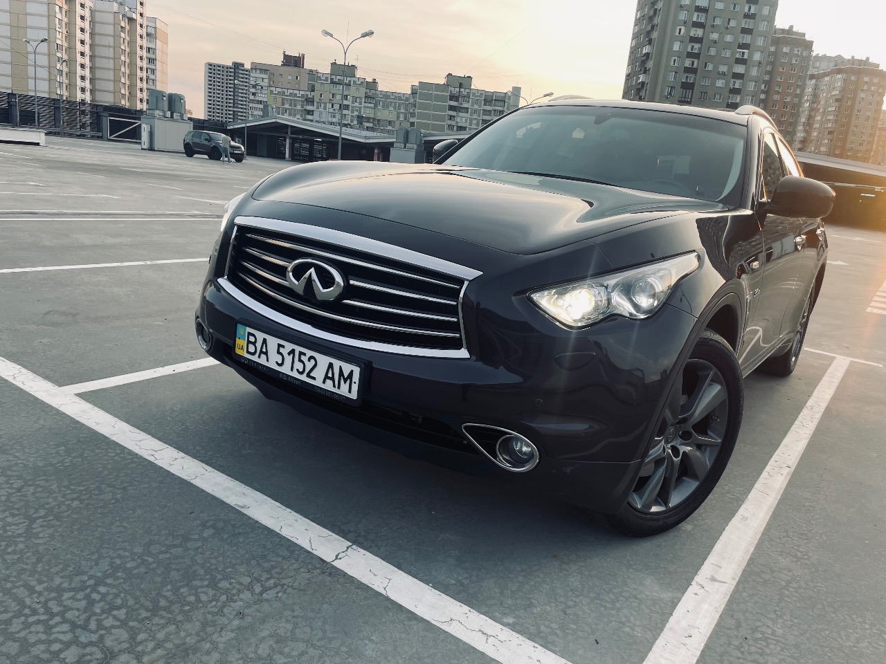 Infiniti QX70 - фото 2