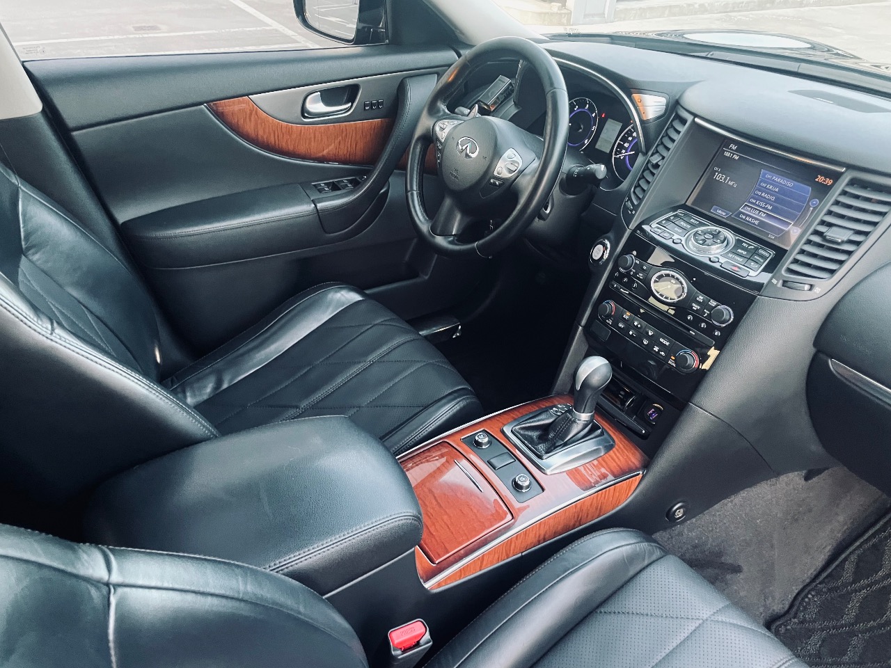 Infiniti QX70 - фото 8