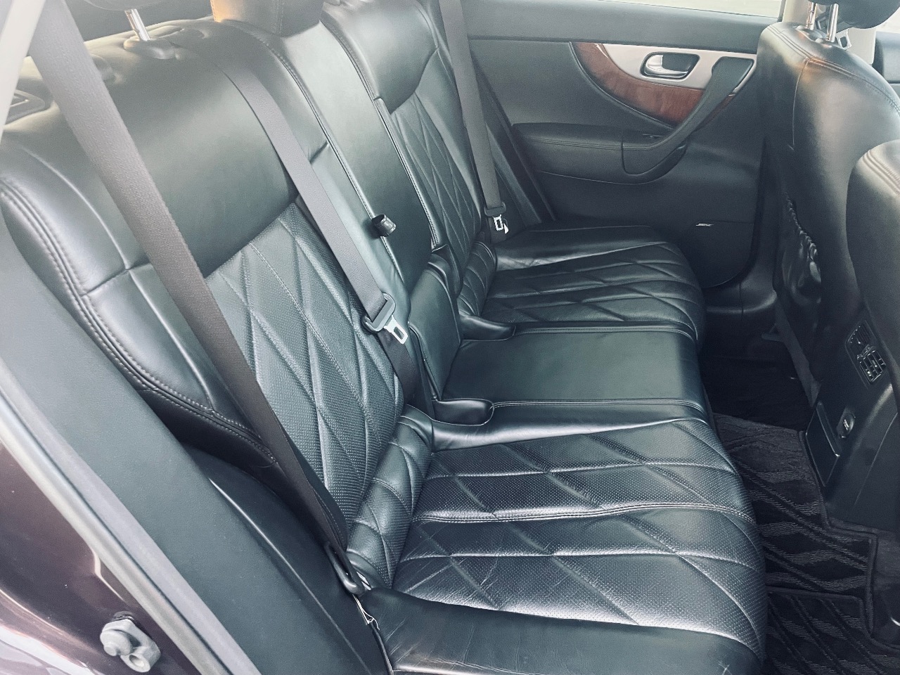 Infiniti QX70 - фото 5