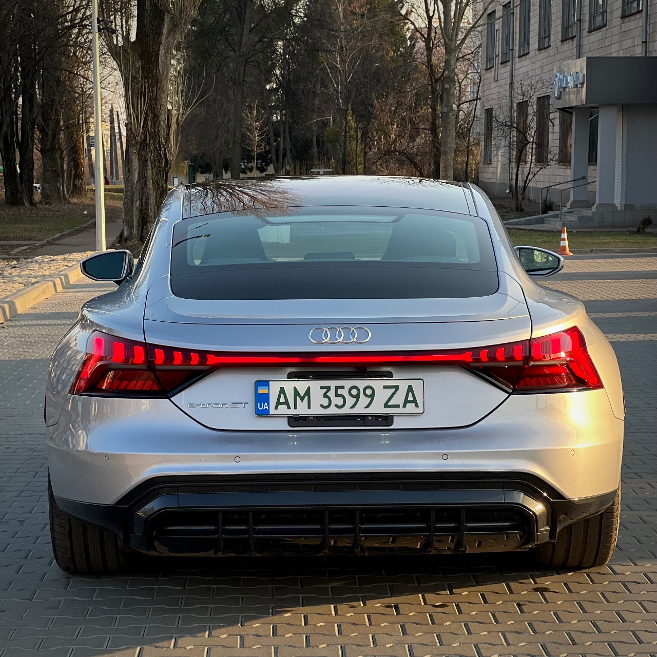 Audi e-tron GT - фото 2