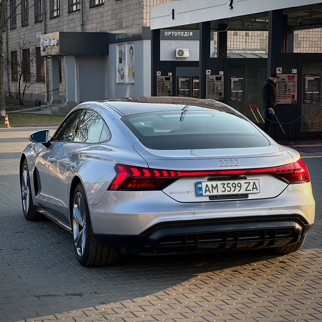 Audi e-tron GT - фото 5