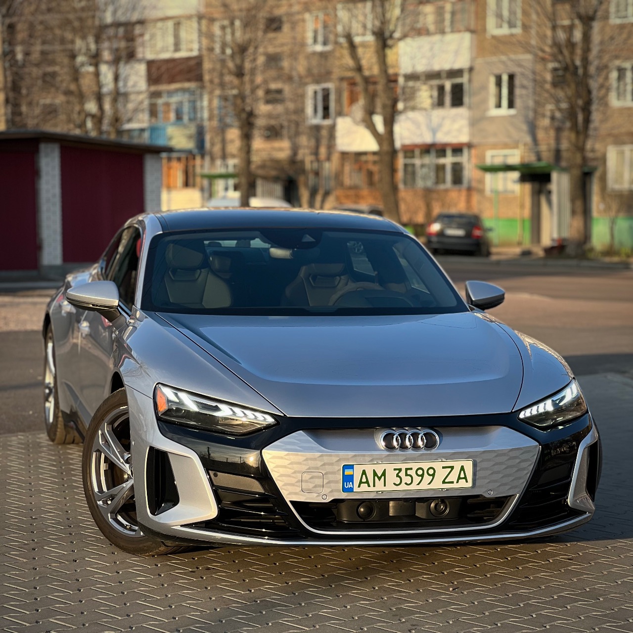 Audi e-tron GT - фото 1