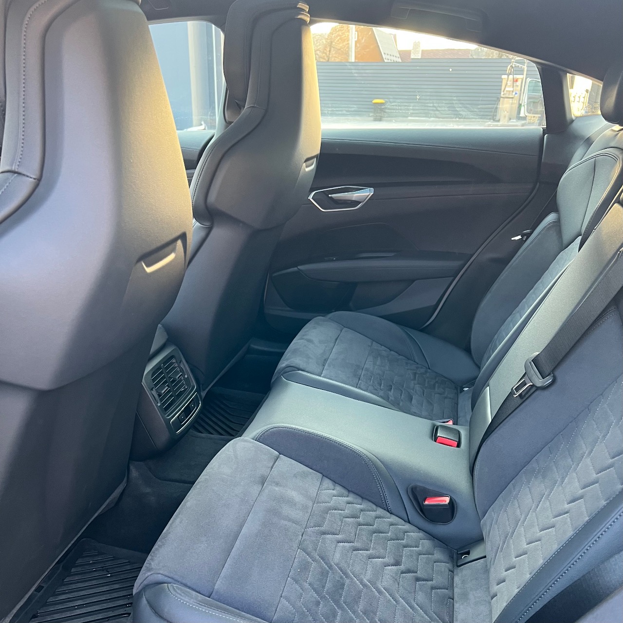 Audi e-tron GT - фото 11