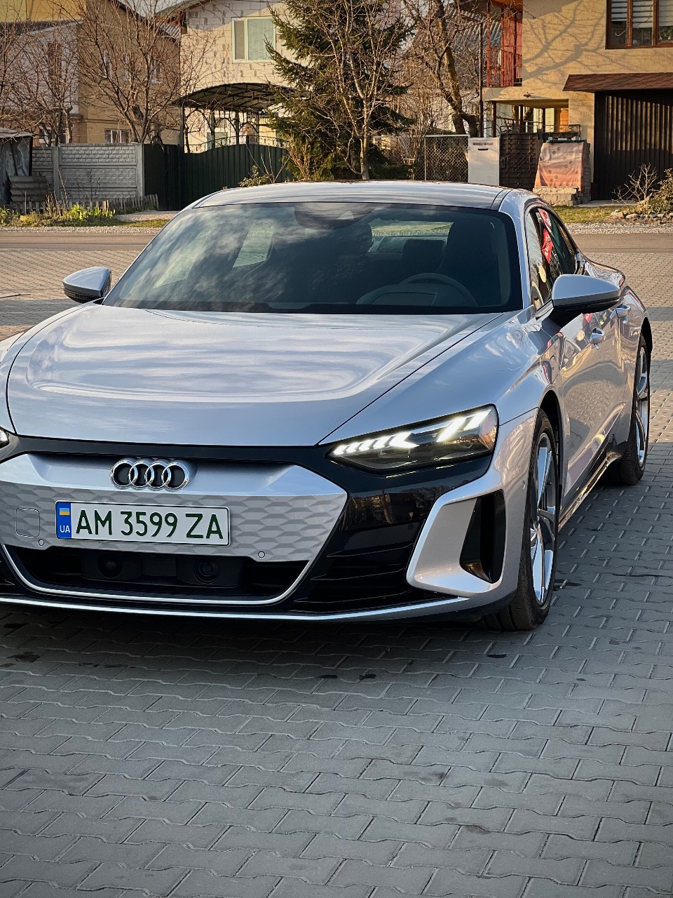 Audi e-tron GT - фото 3