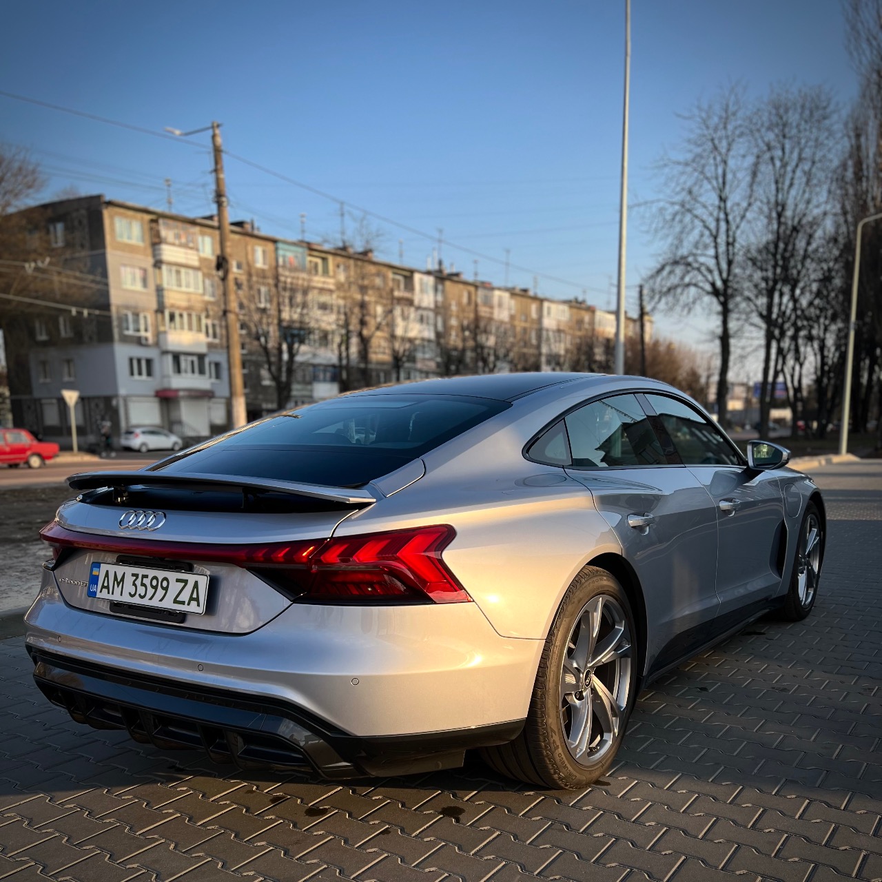 Audi e-tron GT - фото 7