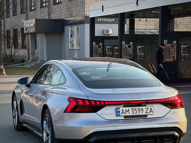 Audi e-tron GT - фото 5