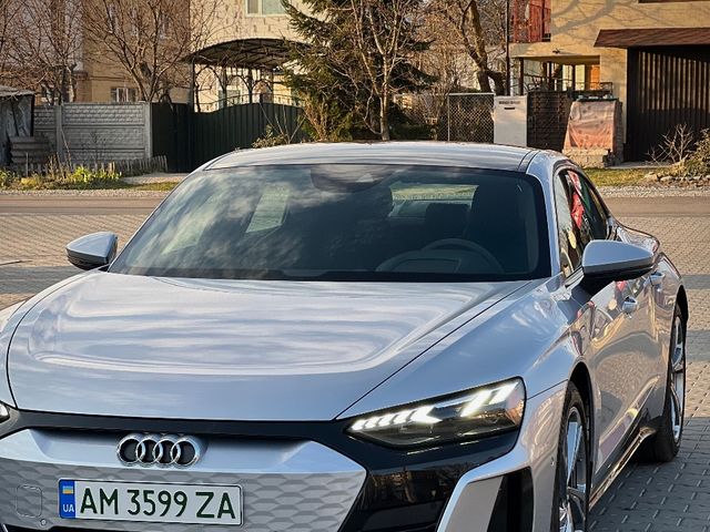 Audi e-tron GT - фото 3