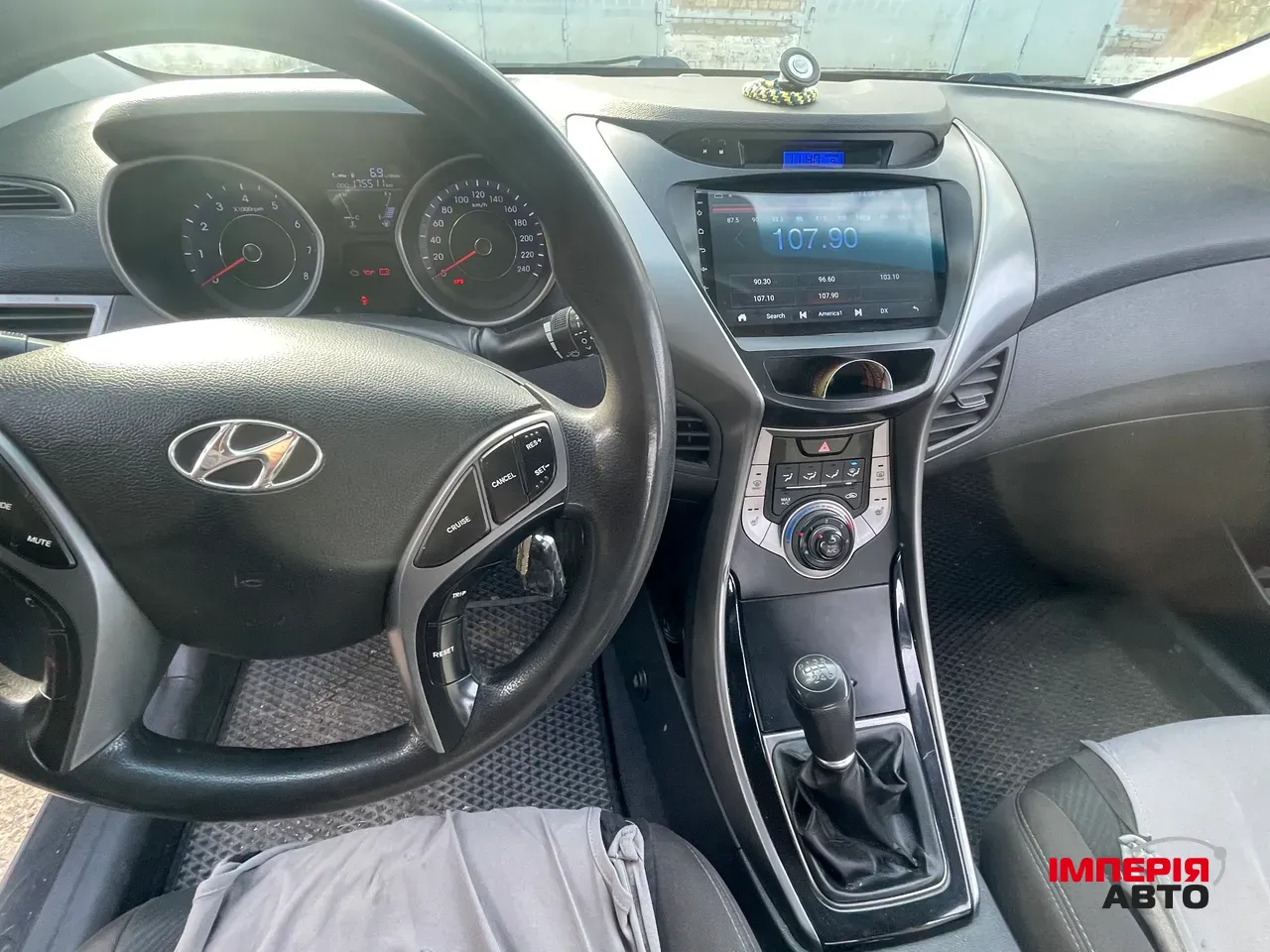 Hyundai Elantra - фото 1