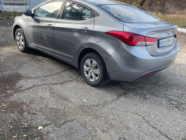 Hyundai Elantra - фото 4