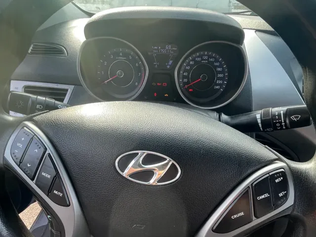 Hyundai Elantra - фото 2