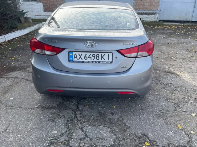 Hyundai Elantra - фото 5