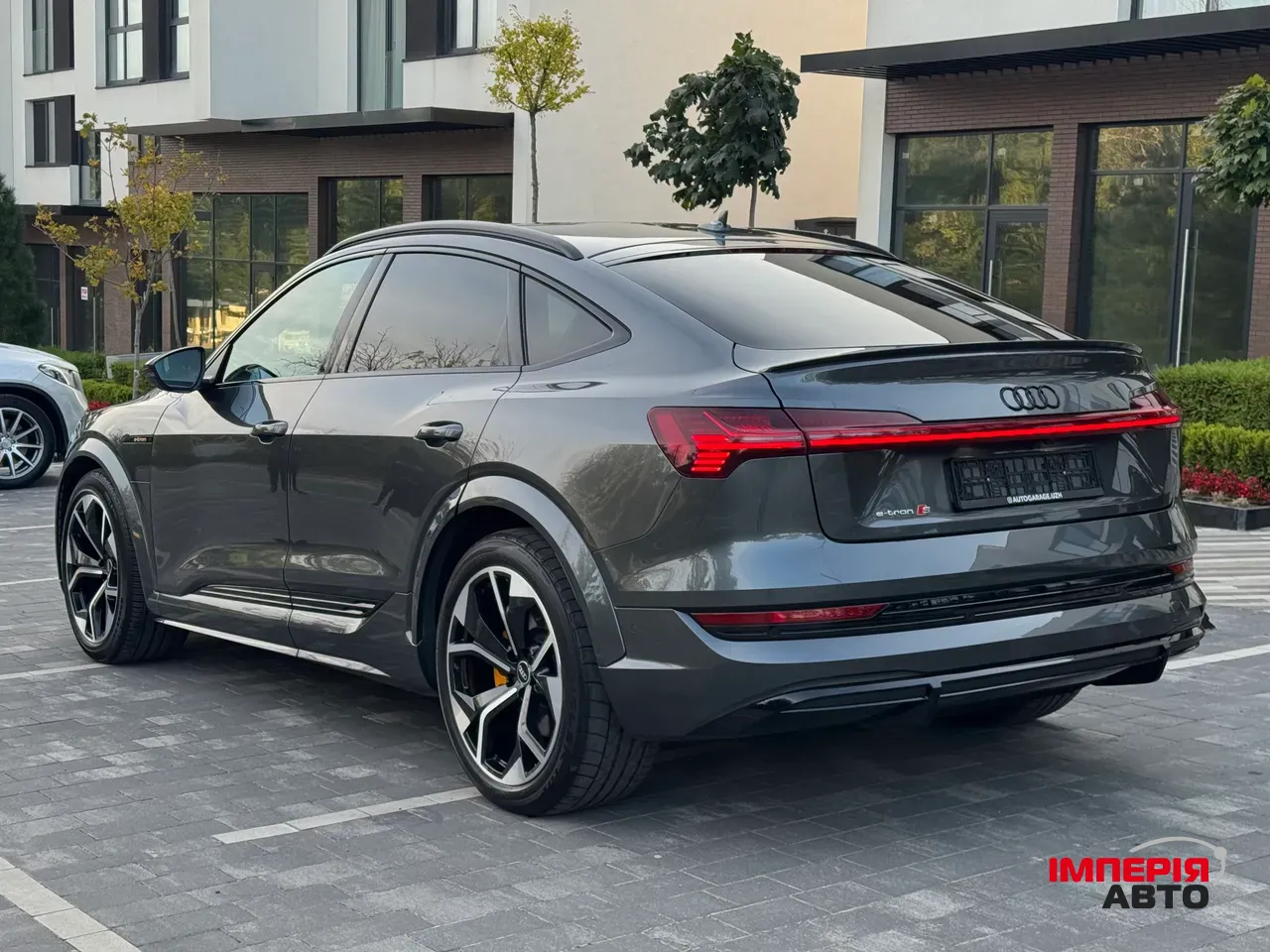 Audi e-tron S Sportback - фото 9
