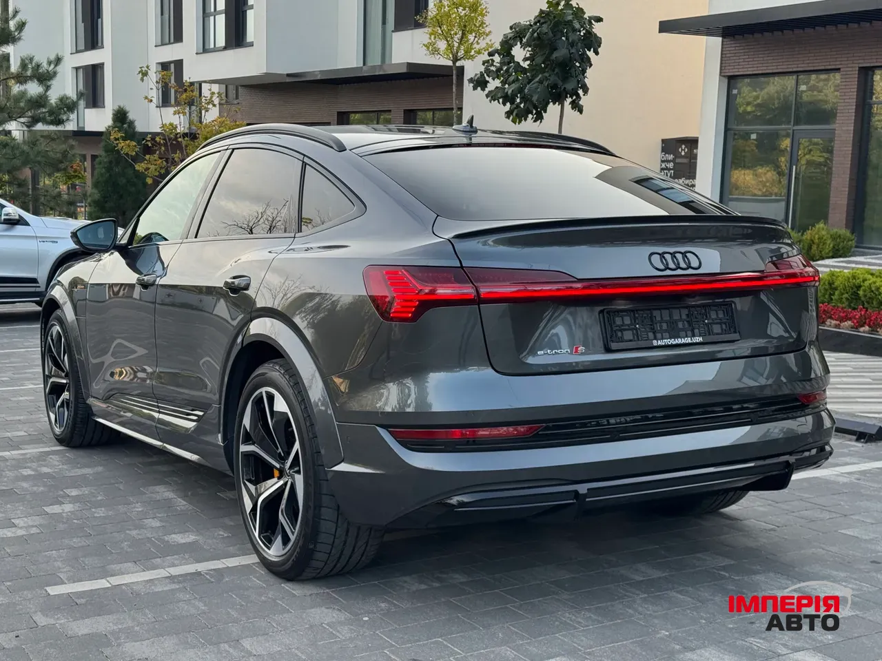 Audi e-tron S Sportback - фото 8
