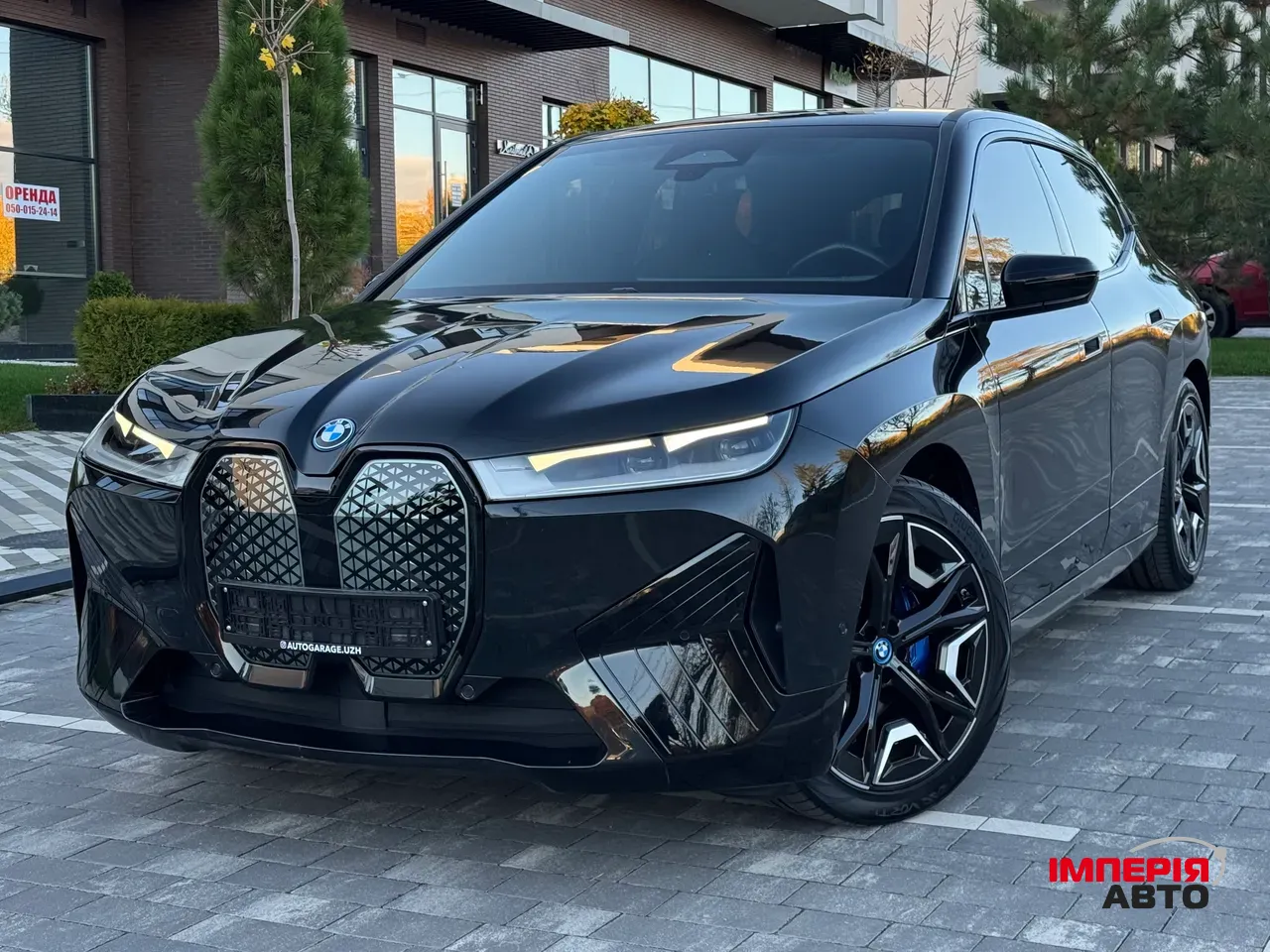 BMW iX - фото 1
