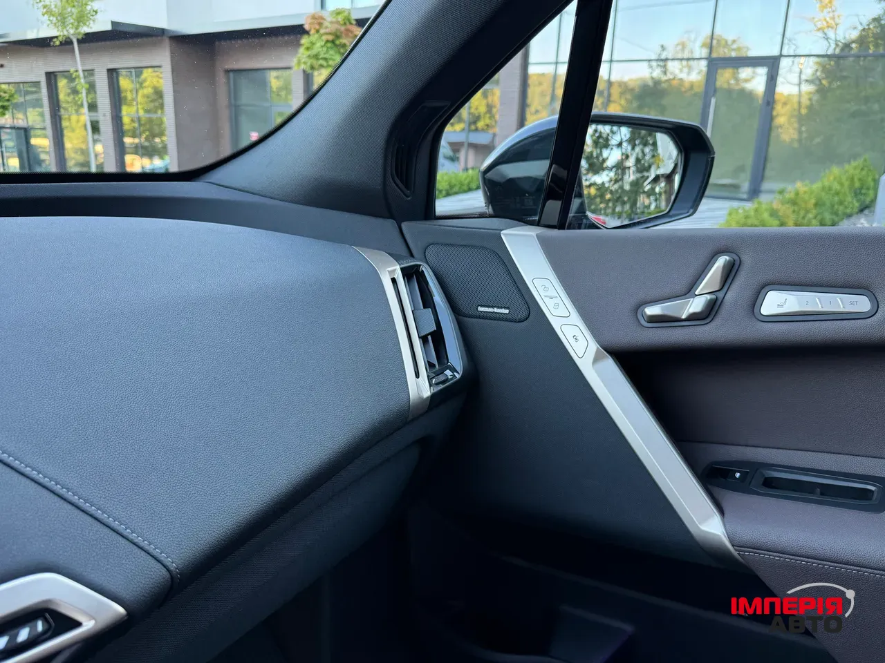 BMW iX - фото 77