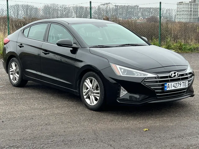 Hyundai Elantra - фото 1