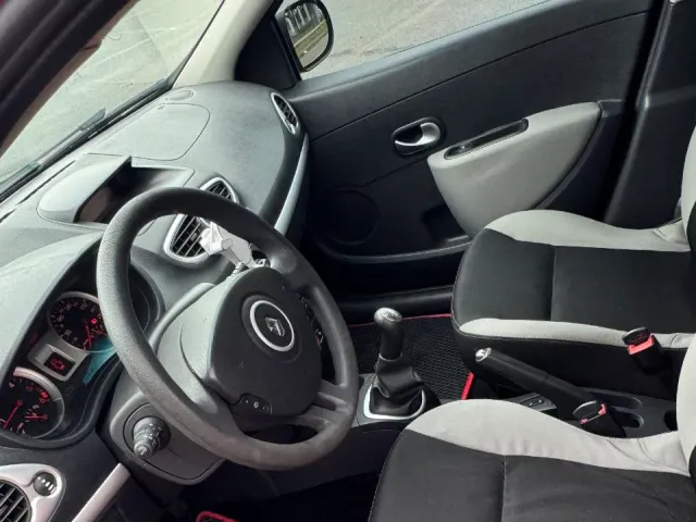 Renault Clio - фото 5