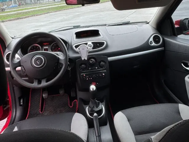 Renault Clio - фото 4