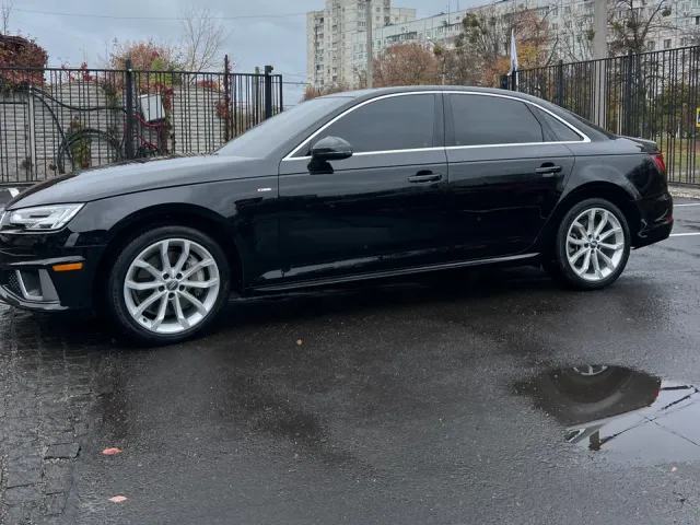 Audi A4 - фото 4