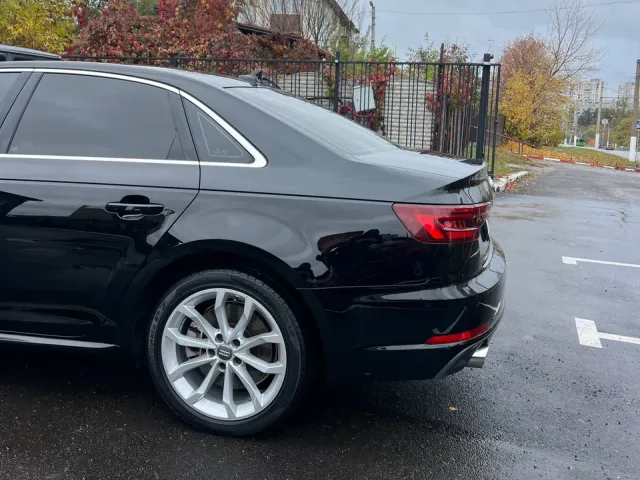 Audi A4 - фото 5