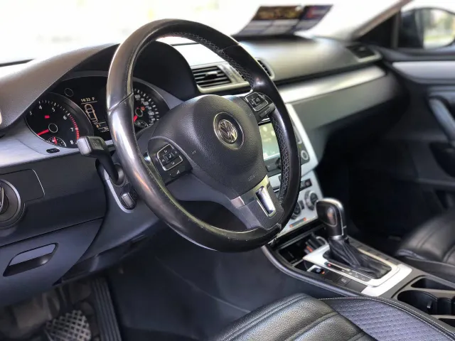 Volkswagen Passat CC - фото 2