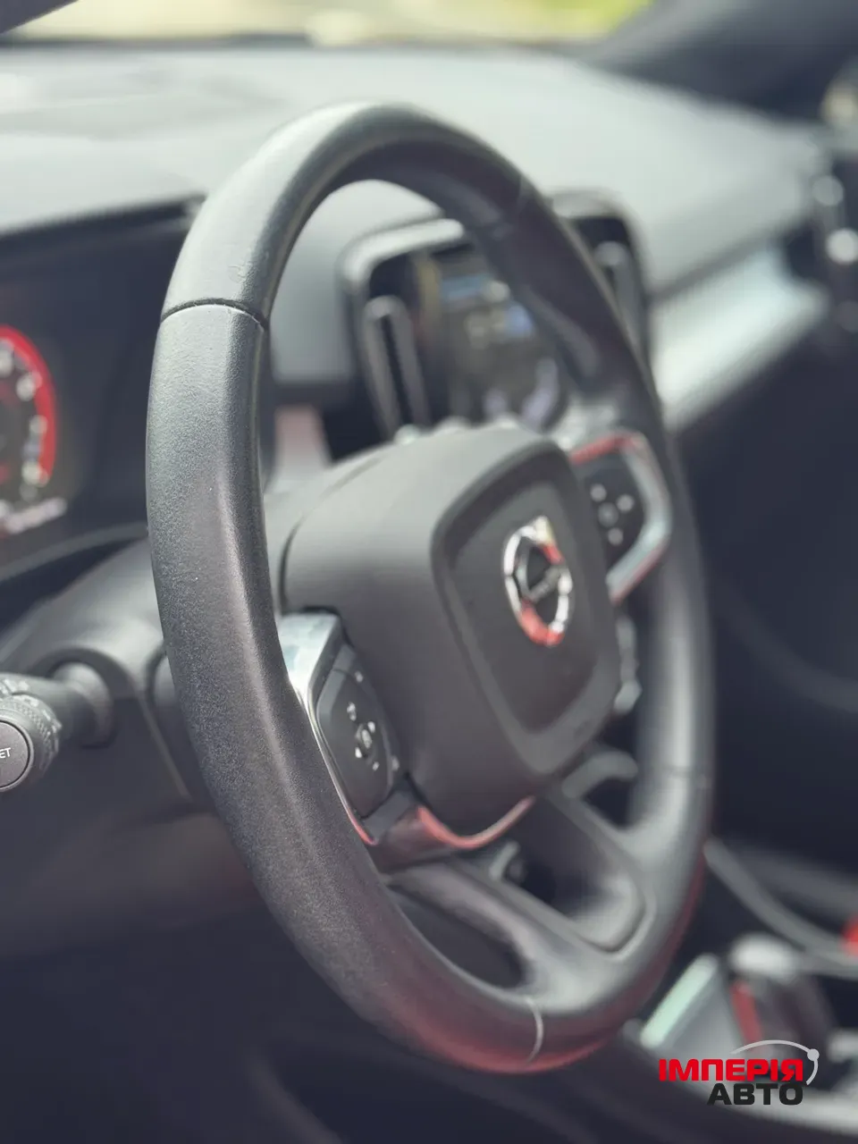 Volvo XC40 - фото 26