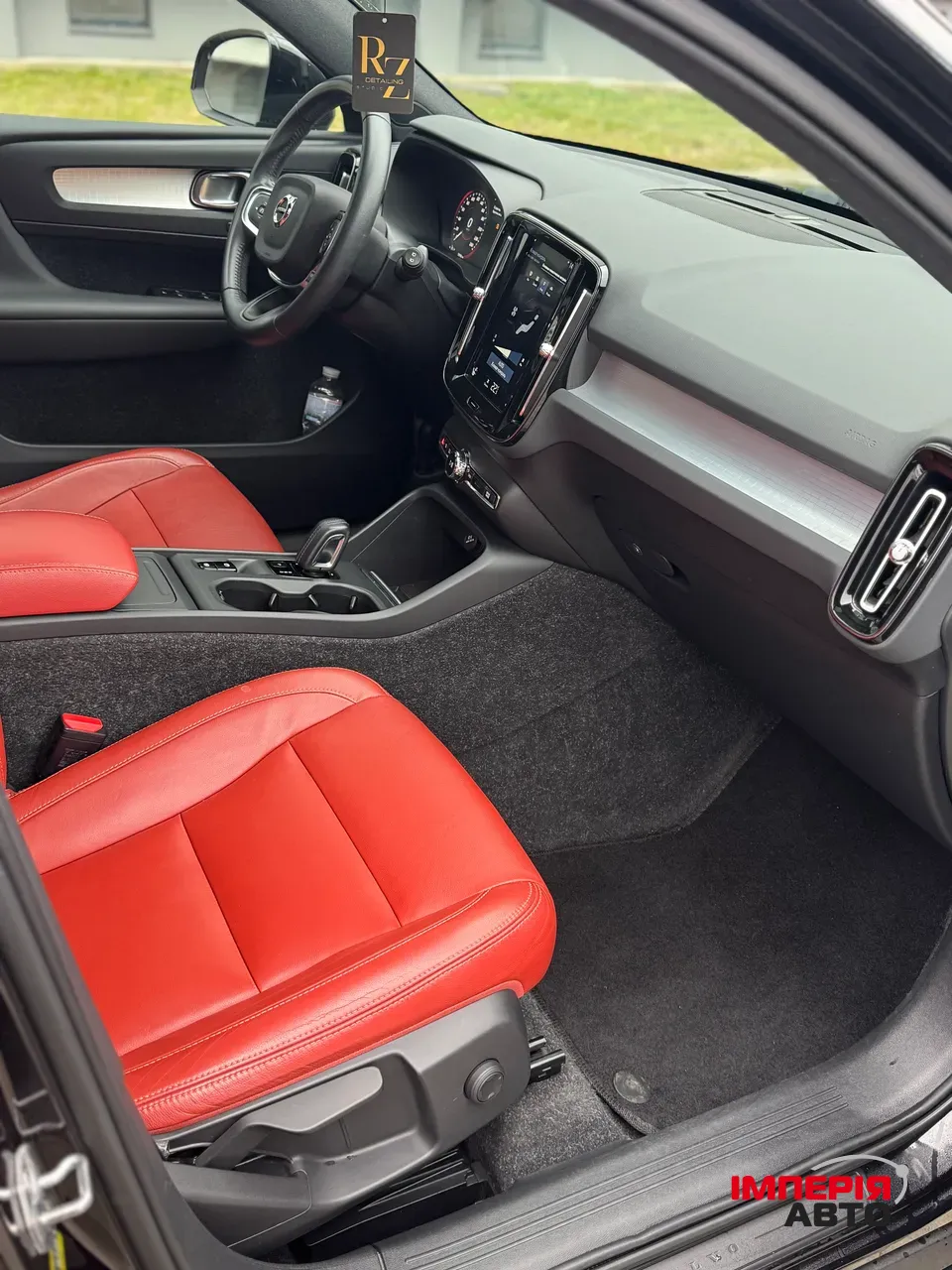 Volvo XC40 - фото 11