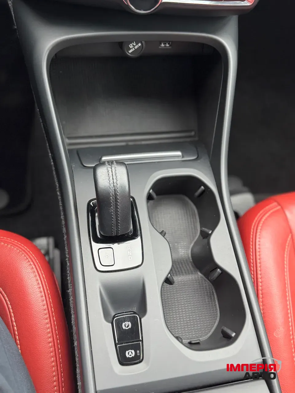 Volvo XC40 - фото 30