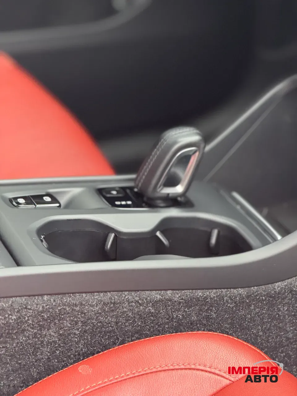 Volvo XC40 - фото 13