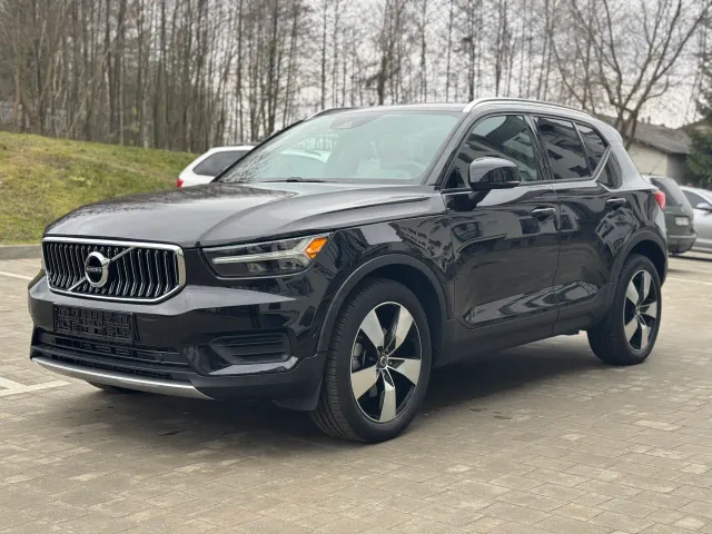 Volvo XC40 - фото 1