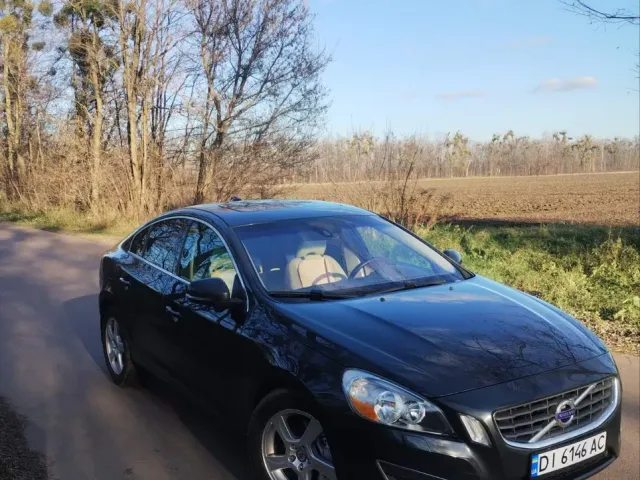 Volvo S60 - фото 1