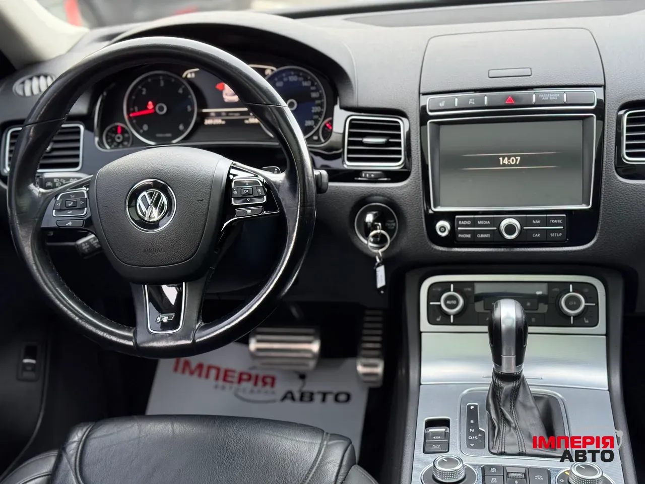 Volkswagen Touareg - фото 12