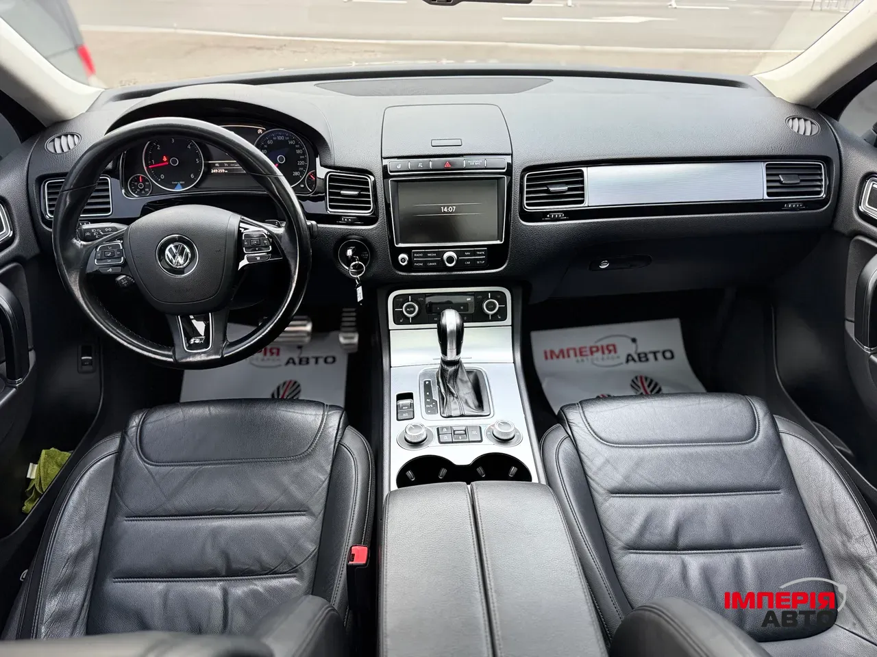 Volkswagen Touareg - фото 11