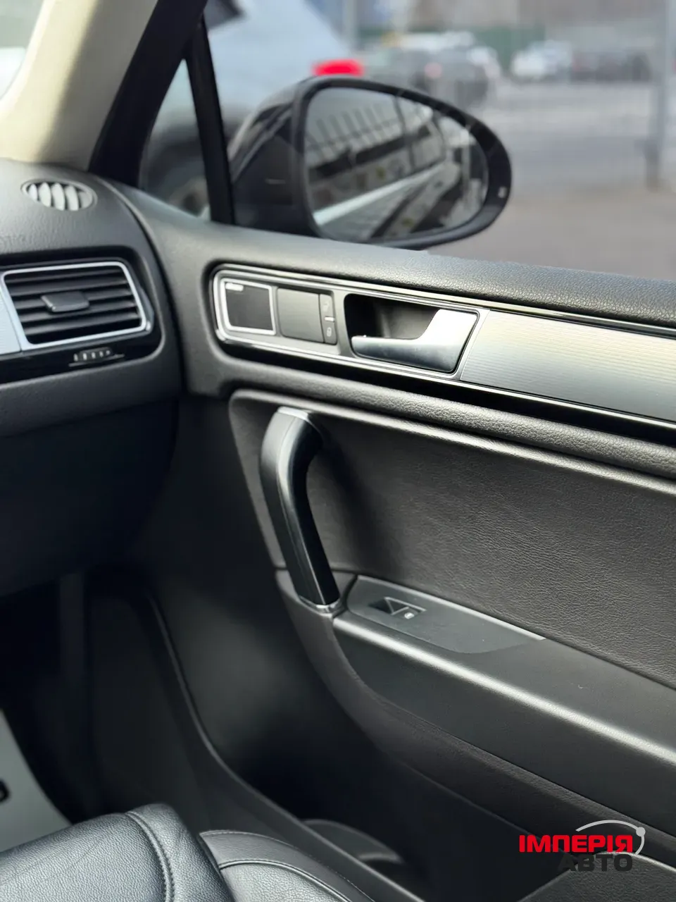 Volkswagen Touareg - фото 13