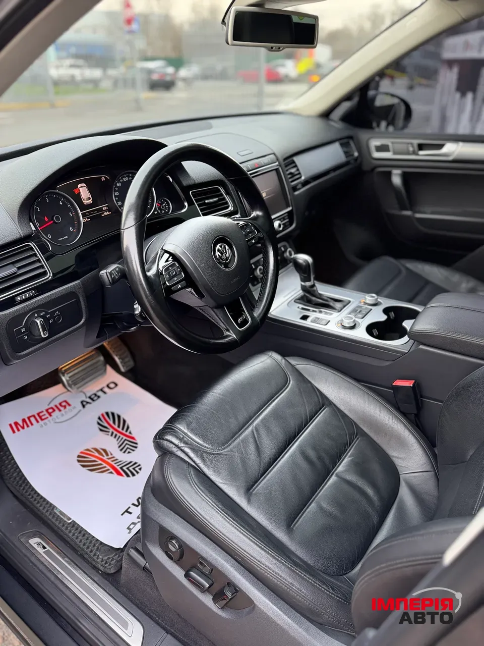 Volkswagen Touareg - фото 8