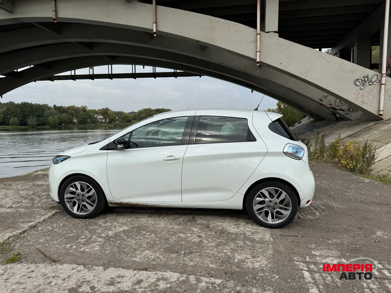Renault ZOE - фото 6