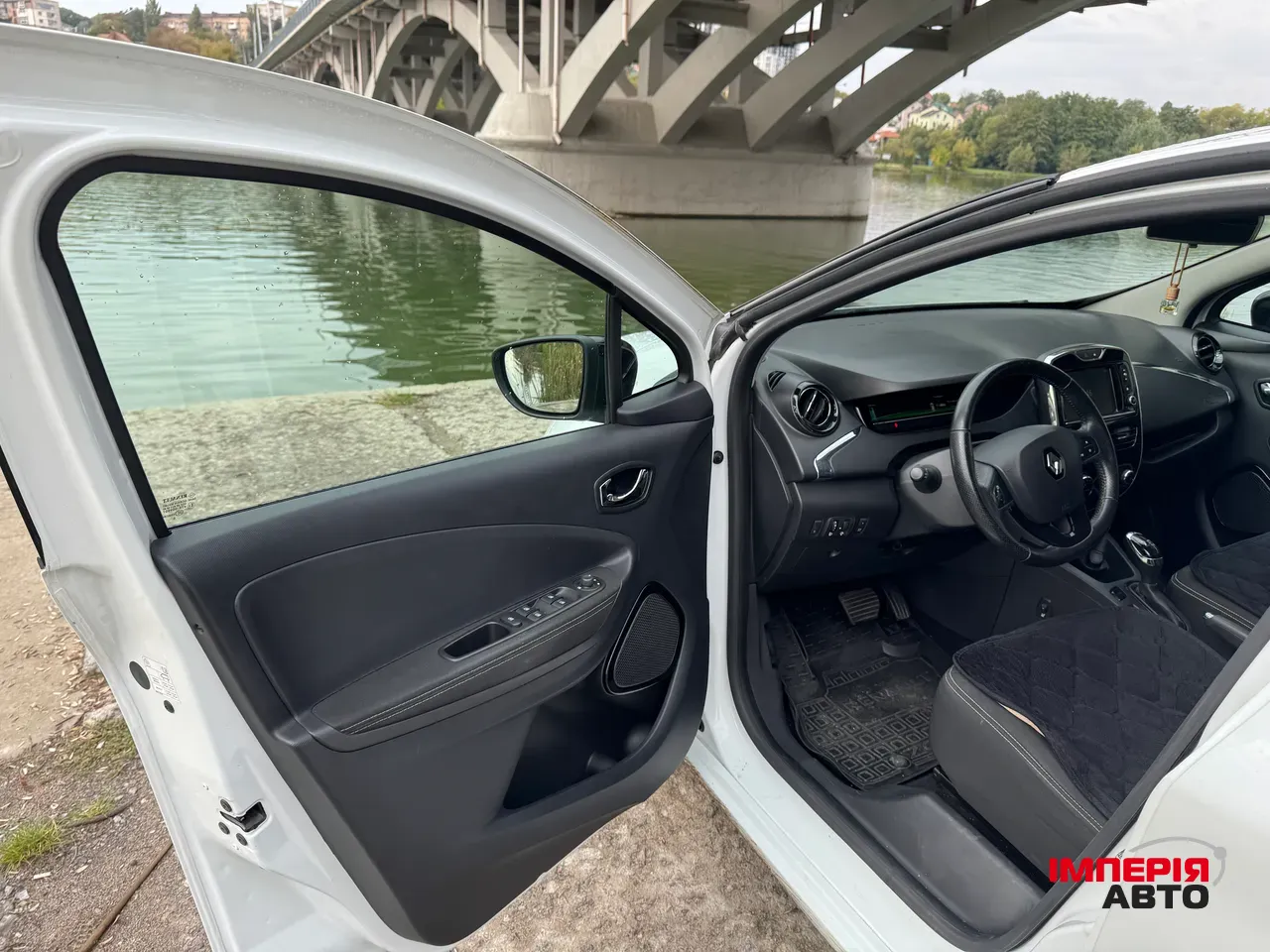 Renault ZOE - фото 12