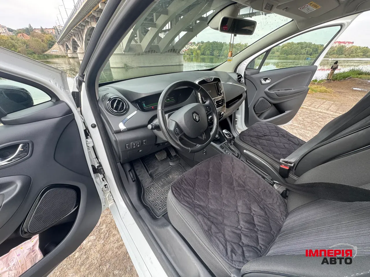 Renault ZOE - фото 11