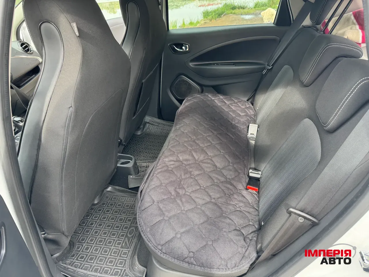 Renault ZOE - фото 8