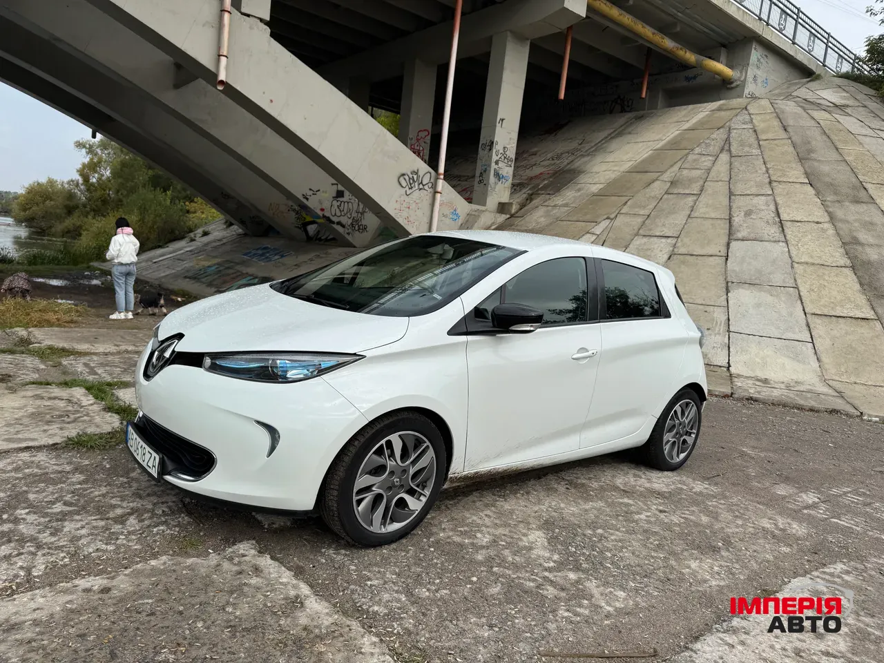 Renault ZOE - фото 7