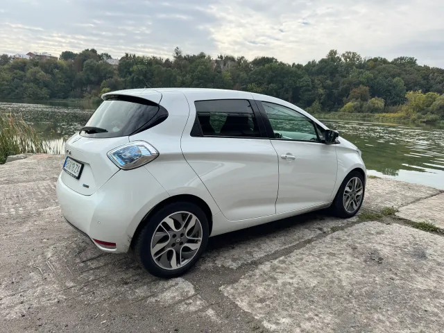 Renault ZOE - фото 4