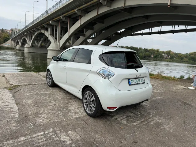 Renault ZOE - фото 5