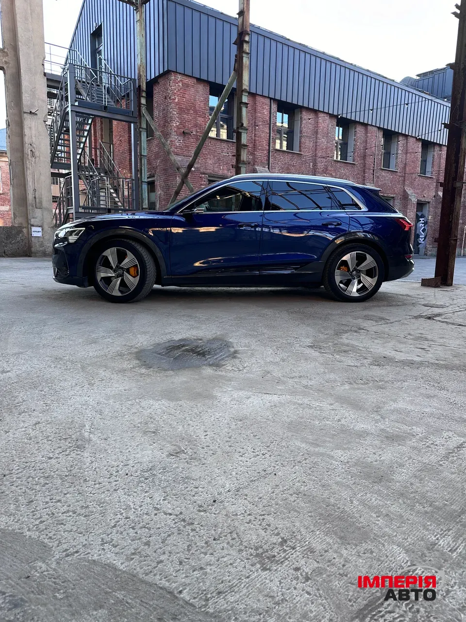 Audi e-tron - фото 12