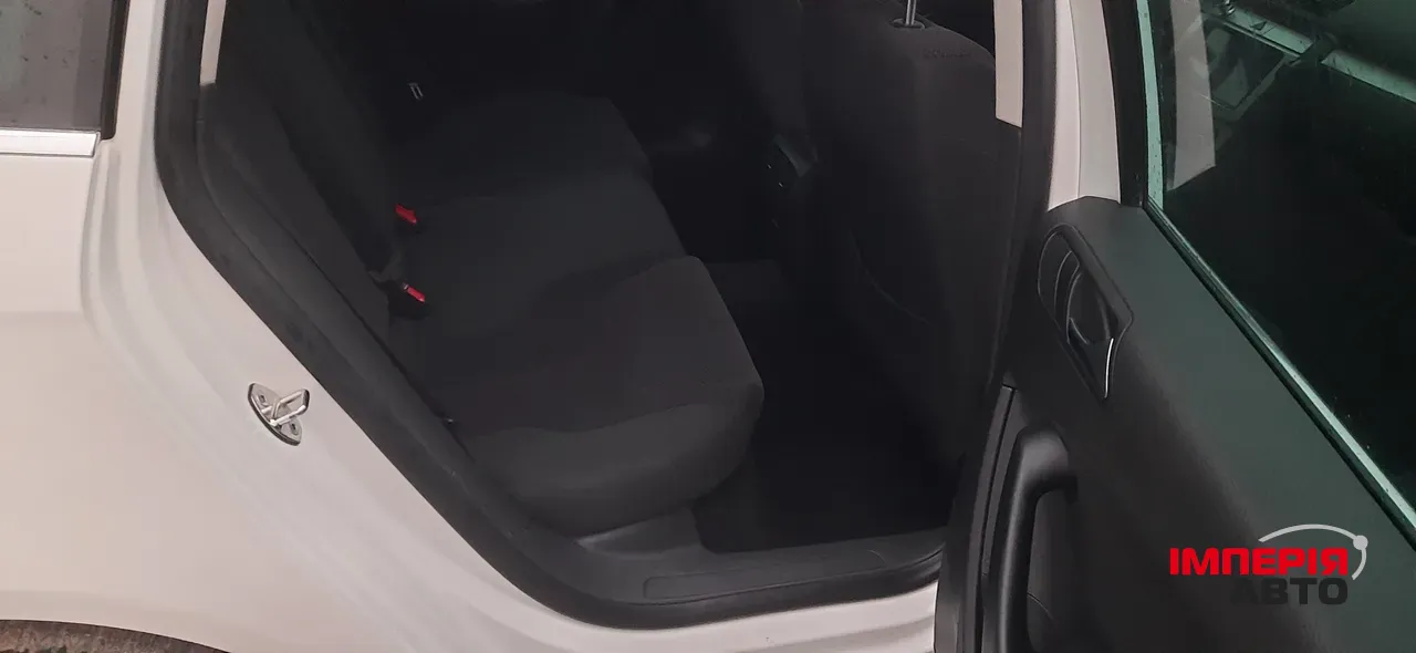 Volkswagen Passat - фото 10