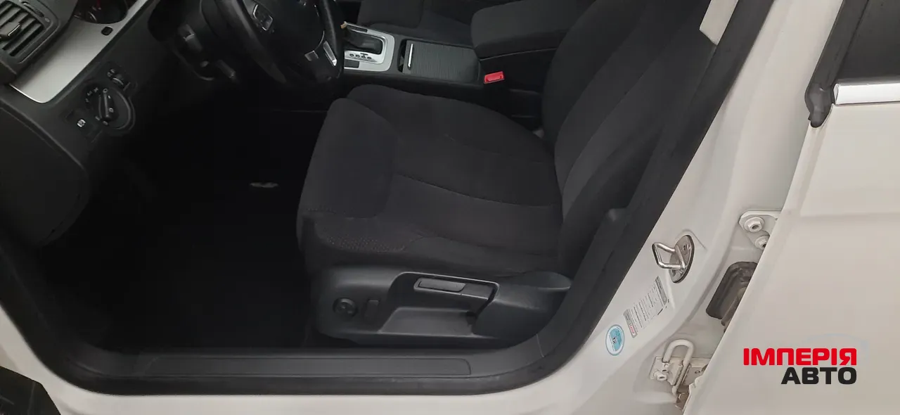 Volkswagen Passat - фото 16