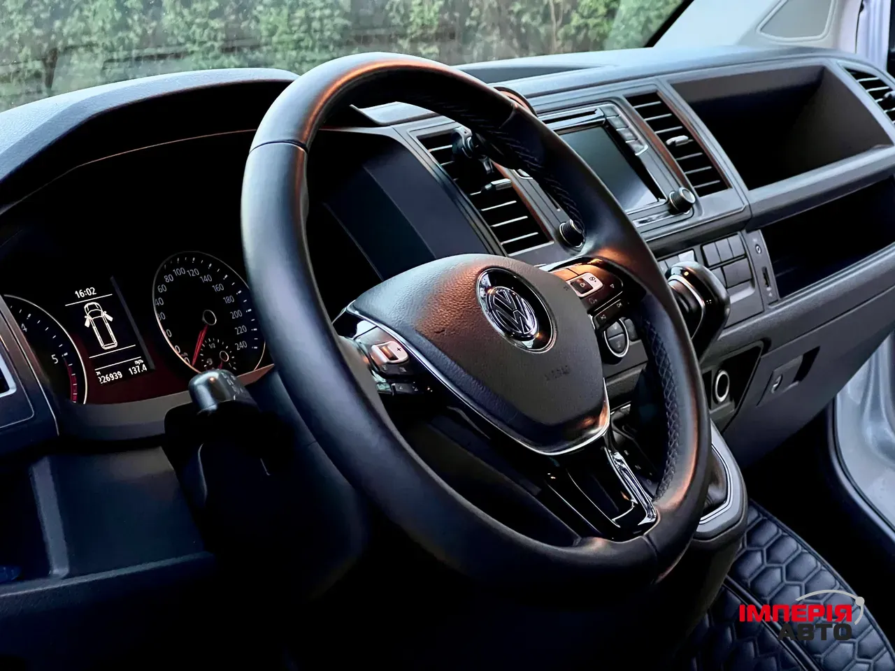 Volkswagen Caravelle - фото 14