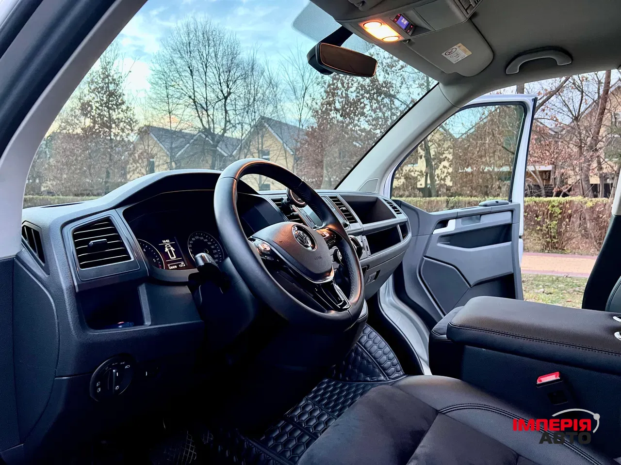 Volkswagen Caravelle - фото 17