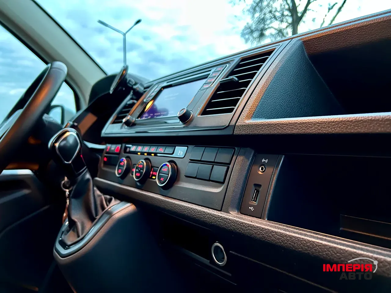 Volkswagen Caravelle - фото 18